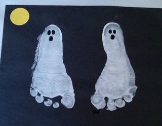 Ghost Feet Halloween Crafts For Toddlers, Crocheted Patterns, Easy Halloween Crafts, Footprint Art, Theme Halloween, Easy Halloween, Toddler Crafts, Fall Fun, Holidays Halloween