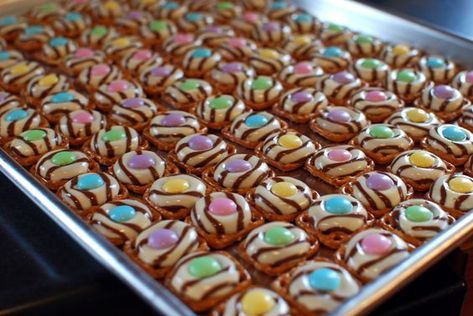 Easter Pretzel, Easter Snacks, Easter Sweets, Easter Goodies, Easter Candy, Easter Dinner, Easter Chocolate, Easter Dessert, Easter Treats