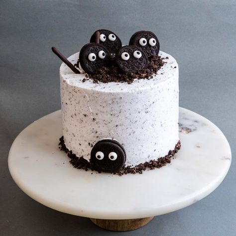 Small Oreo Cake, Oreo Cake Decorating Ideas, Oreo Cake Designs, Birthday Planning Ideas, Ghibli Birthday, Birth Cakes, Bd Cake, Small Birthday Cakes, Halloween Cake Decorating