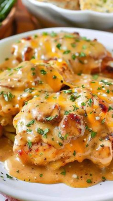 Texas roadhouse smothered chicken with jack cheese recipe Texas Roadhouse Smothered Chicken, Texas Roadhouse Chicken, Cowboy Chicken, Smothered Chicken, Chicken Bacon, Top Recipes, Chicken Dishes Recipes, Chicken Breast Recipes, Chicken Dinner Recipes