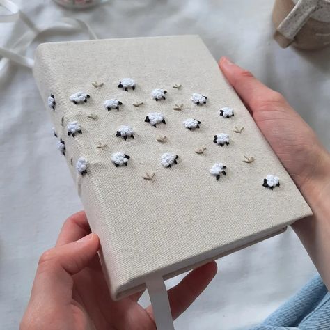 Book Cover Embroidery Ideas, 2024 Diary Cover, Embroidered Book Covers Diy, Embroidery Bible Cover, Embroidered Bible Cover, Embroidered Journal Covers, Diy Book Cover Ideas Creative, Aesthetic Embroidery Ideas, Bible Cover Diy