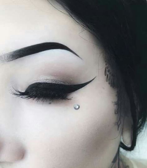 😍😍😍 Dermal Under Eye Piercing, Piercing Under Eye, Under Eye Piercing, Facial Dermal Piercing, Feather Hip Tattoos, Eye Dermal, Face Dermal Piercing, Face Dermal, Baby Wombat