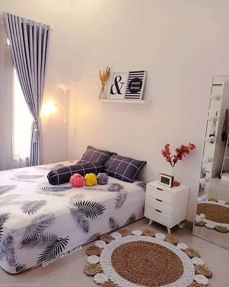 Beautiful Dorm Room, Small Room Makeover, Bedroom Ideas For Small Rooms Diy, Girl Apartment Decor, Simple Living Room Decor, Classy Bedroom, Apartment Living Room Design, Pinterest Room Decor, Kids Interior Room