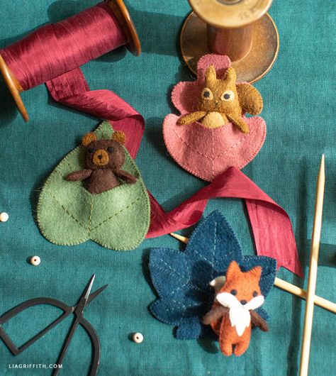 Lia Griffith Felt, Embroidery Christmas Ornaments, Felt Woodland, Easy Felt Crafts, Felt Plushie, Felt Doll Pattern, Pocket Pals, Owl Mask, Felt Sewing