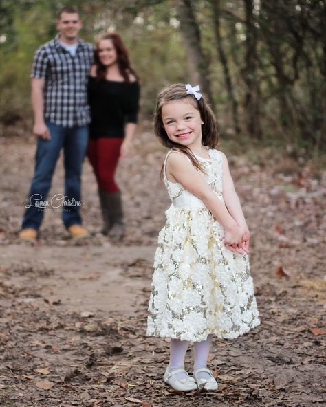 Family Of 3 Photography, Cute Family Photos, Family Photoshoot Poses, Family Portrait Poses, Jacksonville Nc, Family Picture Poses, Fall Family Pictures, Photography Poses Family, Family Photo Pose