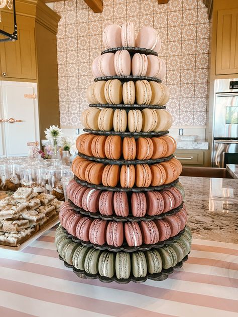 Fall Color Macarons, Fall Themed Macarons, Fall Macaroons, Fall Macarons, Baby Shower Macarons, Fall Baby Shower Themes, Sweet 16 Party Decorations, Wedding Macarons, Macarons Macaroons