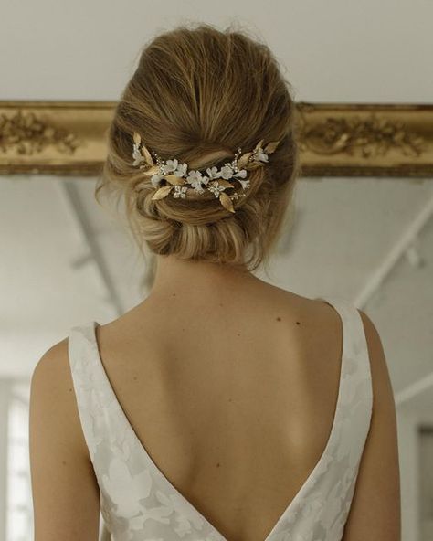 Floral Headpiece Wedding, Bridal Braids, Gold Headpiece, Braut Make-up, Wedding Hair Inspiration, Bridal Updo, Wedding Hairstyles Updo, Vintage Style Wedding, Wedding Updo