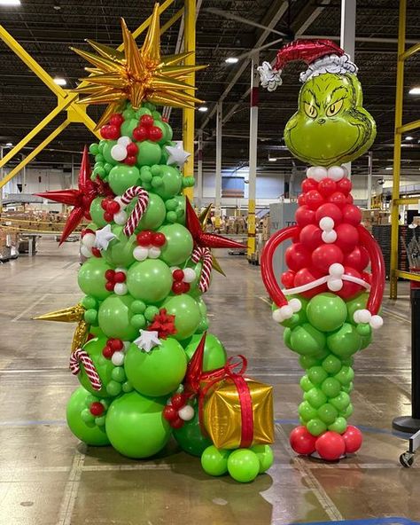 Liz on Instagram: "Be sure to check out my YouTube video on how I created this Balloon Christmas Tree and Balloon Grinch. https://youtube.com/channel/UCffdt2Ec3eD7nfPgEqgJWDQ #balloonclass #balloonbeast #poppinballoons #balloontree #balloonchristmastree #explorepage #reelsinstagram #tiktok #balloondecoration #balloongarland #corporateballoons #milestonebirthday #balloonbouquets #lizpoppinballoonsllc #balloonstylist #genderreveal #birthdayballoons #balloonsculpture #ballooninstallation #balloo Ballon Tree Christmas, Grinch Balloon Decorations, Grinch Balloon Tree, Grinch Balloon Garland, Grinch Balloon Arch, Grinch Balloons, Carrot Balloon, Ballon Business, Balloon Christmas Tree