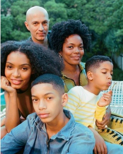 Afro-Iranians Yara Shahidi Style, Famous Families, Interracial Couples Bwwm, Mixed Families, Yara Shahidi, Interracial Family, Black Woman White Man, Mixed Couples, Interracial Relationships