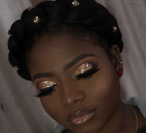 Make Up Gold, Gold Makeup Looks, Prom Makeup Looks, Birthday Makeup, Beauty Make-up, Braut Make-up, Gold Makeup, Make Up Looks, Dark Skin Makeup