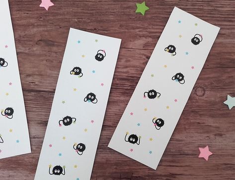 marque-page-chihiro- Totoro Diy, Free Printable Bookmarks, Handmade Bookmarks Diy, Lotus Flower Art, Rainy Day Crafts, Creative Bookmarks, Bookmark Craft, Paper Bookmarks, Watercolor Bookmarks