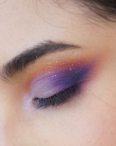 Bright Eye Shadow Looks, Purple Orange Eye Makeup, Orange Purple Eyeshadow, Orange Purple Makeup, Purple And Orange Eyeshadow, Orange And Purple Makeup, Violet Eye Makeup, Blue And Purple Eyeshadow, Eyeshadow Sunset