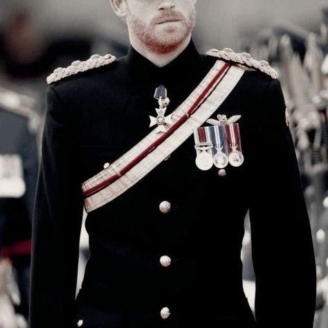 King Outfit Royal Aesthetic, Royal Aesthetic Male, Prince Outfits Aesthetic, Officer Aesthetic, Blood Outfit, Uniform Reference, Military Outfits, Wizarding Schools, Male Model Face