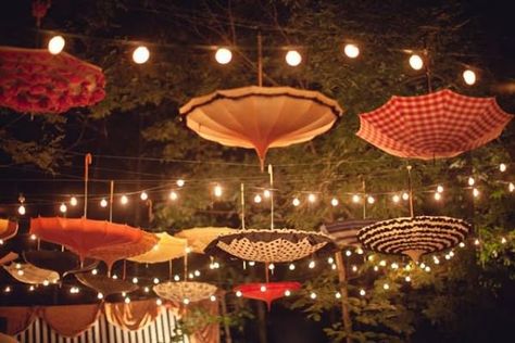 garden ideas, umbrella  Beautiful idea for a wedding or any garden party ! ++ Here Garden Party Decorations Diy, Diy Garden Party, Vintage Circus Theme, Paper Parasol, Circus Wedding, Umbrella Decorations, Carnival Wedding, Garden Party Decorations, בר מצווה