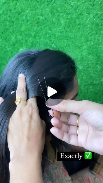 Short Bridal Hair With Braid, Hảir Style Simple Wedding, Short Hair Styles With Saree, Simple Saree Hairstyles, Hair Styles For Short Hair Wedding, Simple Hair Styling Easy, Bridal Hairdo Indian, Self Hairstyles Easy Indian For Wedding, Hairstyles For Short Hair For Wedding