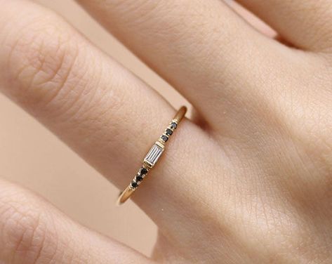 Baguette Diamond Rings Engagement, Simple Finger Ring, Diamond Engagement Ring Gold, Engagement Ring Simple, Bark Ring, Delicate Gold Ring, White Diamond Rings Engagement, Baguette Engagement Ring, Engagement Ring Gold