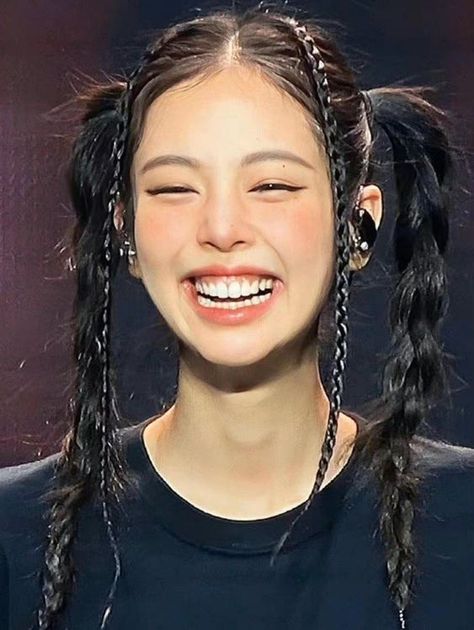 Asian Braids, Concert Hairstyles, Y2k Hairstyles, Kpop Hair, Clip Hairstyles, Ribbon Hairstyle, Peinados Fáciles Para Cabello Corto, Aesthetic Hair, Blackpink Jennie