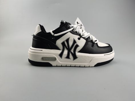 Brand Sneakers, Sport Shoes Fashion, Trending Sneakers, Sneaker Brands, New York Yankees, Casual Sneakers, Mlb, Casual Fashion, Sport Shoes