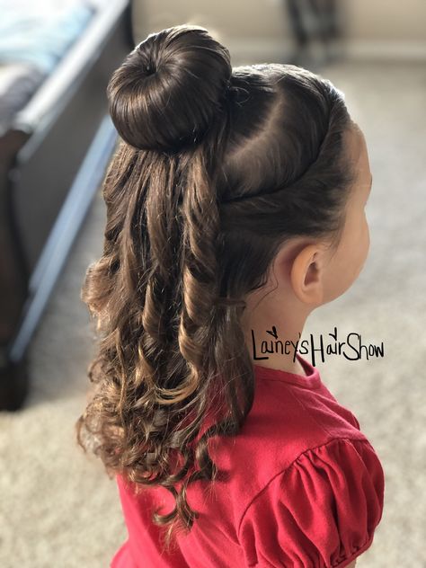 Girls Princess Hair, Rapenzul Hairstyles, Ariana Hairstyle, Princess Belle Hairstyle For Kids, Hair Styles For Dances Kids, Princess Belle Hairstyle, Princess Belle Hair, Braid Hair Dos, Lola Hair