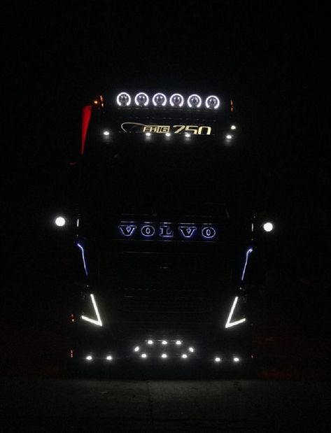 Volvo Trucks Wallpapers, Truck Modified, Truck Light, Customised Trucks, Glittery Wallpaper, Scania V8, Volvo Fh, Skin Photo, Show Trucks