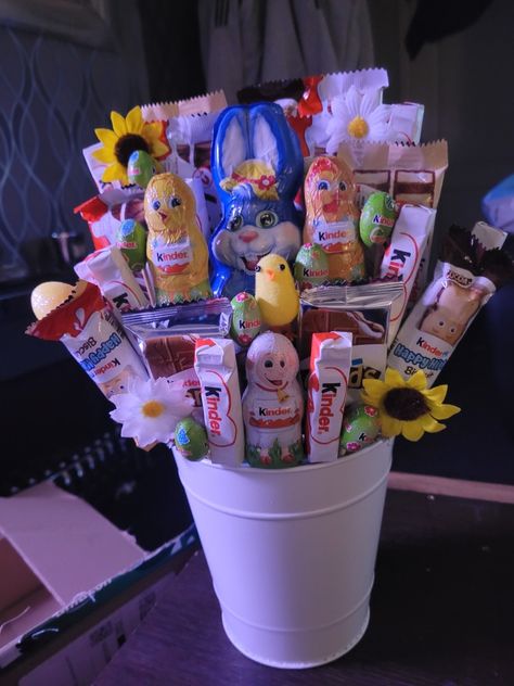 Easter Hamper, Homemade Easter Baskets, Easter Surprise, Raffle Prizes, Creamed Eggs, Easter Inspiration, Chocolate Pots, Easter Gifts, Easter Baskets