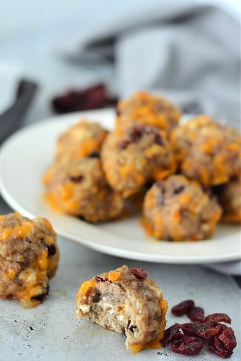 Low Carb Cranberry Sausage Balls Cranberry Sausage Balls, Turkey Sausage Balls, Cranberry Sausage, The Best Appetizers, Sausage Balls Recipe, Stuffing Balls, Cranberry Cream Cheese, Cranberry Cheese, Sausage Balls