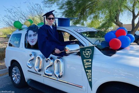 Car Decorations Graduation, Graduation Car Parade Ideas, Grad Car Decor, Graduation Car Decor, Senior Parade, Car Decorating, Middle School Graduation, 5th Grade Graduation, Graduation Poster