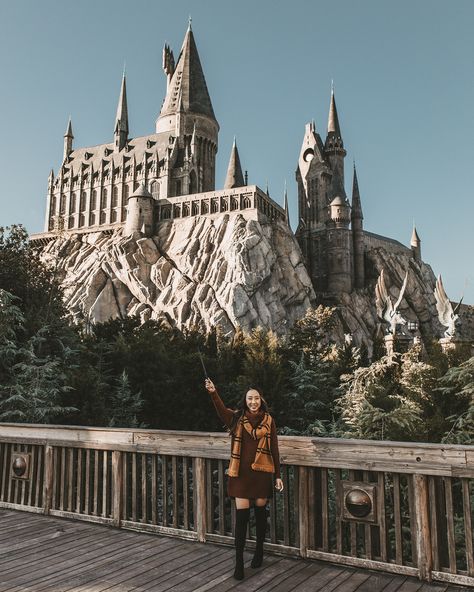 22 Most Instagrammable Photo Spots At Universal Orlando Orlando Harry Potter, Universal Studios Orlando Harry Potter, Harry Potter Outfit, Harry Potter Land, Harry Potter Orlando, Universal Studios Orlando Trip, Universal Studios Outfit, Orlando Photos, Disney Parque