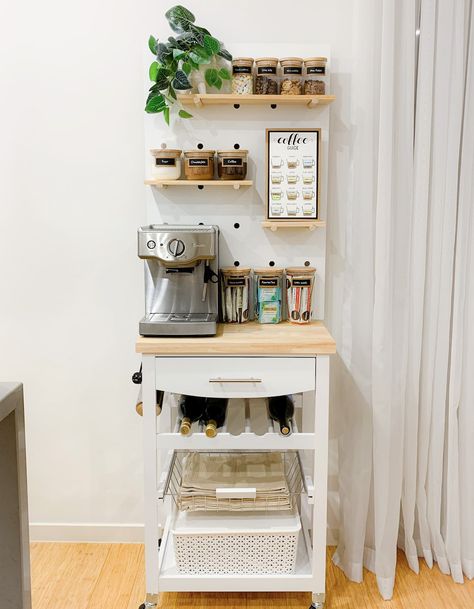 Coffee Bar In Kitchen, Kaffe Station, Bar In Kitchen, Coffee Bar Ideas Kitchen Counter, Coffee Bar Cart, Diy Coffee Station, Coffee Area, Coffee Bar Station, Coffee Bar Ideas