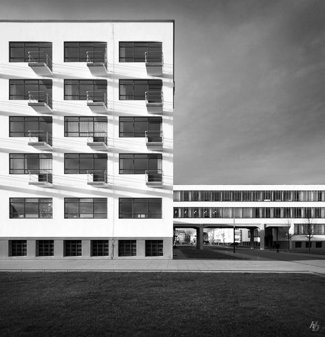 Bauhaus Dessau | Bauhaus Dessau, designed by Walter Gropius … | Flickr Walter Gropius Architecture, Walter Gropius Bauhaus, Bauhaus Building, Lebbeus Woods, Bauhaus Architecture, Modern Architecture Design, Old Abandoned Houses, Bauhaus Art, Walter Gropius