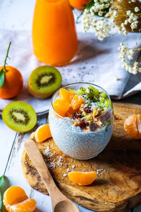 Recette pudding de graines de chia et fruits healthy- healthyfoodcreation Fruit Pudding, Healthy Lifestyle Food, Chia Pudding, Food Travel, Chia, Cardio, Healthy Food, Healthy Lifestyle, Condiments