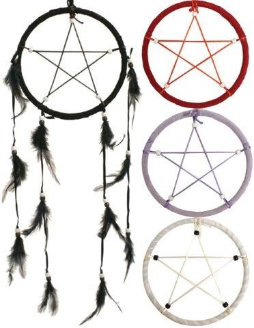 Pentagram dreamcatcher; I have one very much like these over my fireplace mantel. Pentagram Dreamcatcher, Dreams Catcher, Wiccan Crafts, Pagan Crafts, Dream Catcher Craft, Wiccan Witch, Pagan Art, Witchy Crafts, Dream Catcher Diy