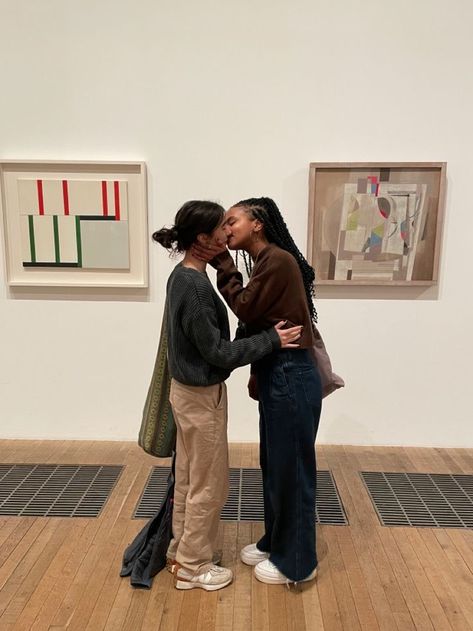 Wlw Marriage Aesthetic, Wlw Interacial Aesthetic, Wlw Family Aesthetic, Poc Wlw Aesthetic, Wlw Aesthetic Poc, Wlw Interacial, Poc Wlw Couple, Wlw Faceless, Wlw Couples Aethstetic