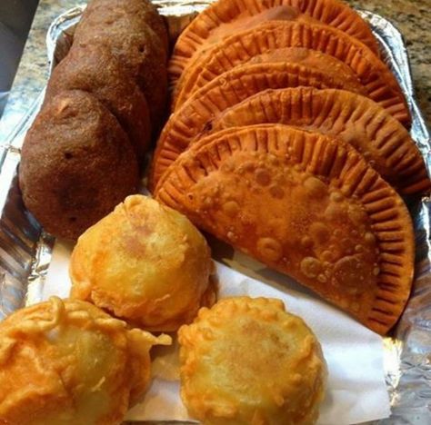 Rise & shine! It's time to eat!! Happy Puerto Rican day!☀️  #friturasboricua #puertorico #pueriricanparade2016 #boricua #boricuasbelike #puertoricansbelike #rellenosDepapa #pastelitos Spanish Food Recipes, Puerto Rican Cuisine, Puerto Rico Food, Boricua Recipes, Rican Food, Dominican Food, Spanish Dishes, Hispanic Food, Puerto Rican Recipes