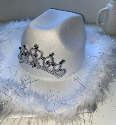 White Cow Girl Hat, Silver Cowgirl Hat, White Cowgirl Hats, White Cowgirl Hat Outfit, Sparkly Cowgirl Hat, Preppy Cowgirl Hat, Sombrero Cowgirl, Cowgirl Hat Outfit, Cowgirl Costume Halloween