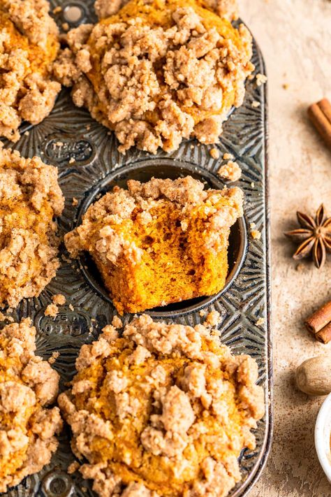 Pumpkin Crumb Cake Muffins Pumpkin Crumb Cake, Crumb Cake Muffins, Cinnamon Crumb Cake, Crumb Muffins, Small Batch Baking, Pumpkin Coffee Cakes, Coffee Cake Muffins, Pumpkin Cake Recipes, Cake Muffins