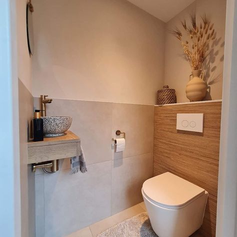 Luxury Bathroom Master, Small Downstairs Toilet, Toilette Design, Toilet Room Decor, Wc Design, Small Toilet Room, Small Bathroom Interior, Salon Suites Decor, Downstairs Toilet