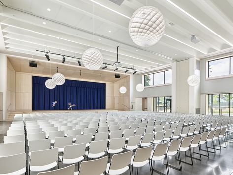 Montclair Kimberley Academy Primary School Expansion Opens - Voith and Mactavish Architects School Hall Design, School Building Plans, School Auditorium, Auditorium Design, School Hall, Lecture Theatre, Lectures Hall, Architectural Photographers, Hall Design