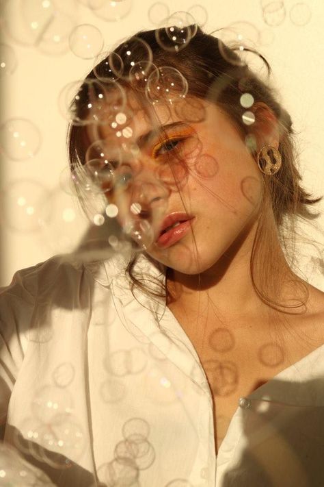 Photo Shoot With Bubbles, Bubbles Portrait Photography, Creative People Photography, Dreamy Self Portrait, Photoshoot Ideas Bubbles, Photoshoot Self Portraits, Portrait Creative Photography, Photoshoot Ideas Self Portraits, Bubble Portrait Photography