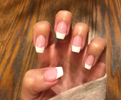 Natural French tip dip powder @vnezlee French Nails Powder Dip, Dipping Powder French Tip Nails, French Tips Dip Powder, Dip Powder French Tip Nails, Dip Powder Nails French Tip Color, Dip French Tip Nails, Dip Powder French Tip, French Tip Dip Powder Nails, French Tip Dip Nails