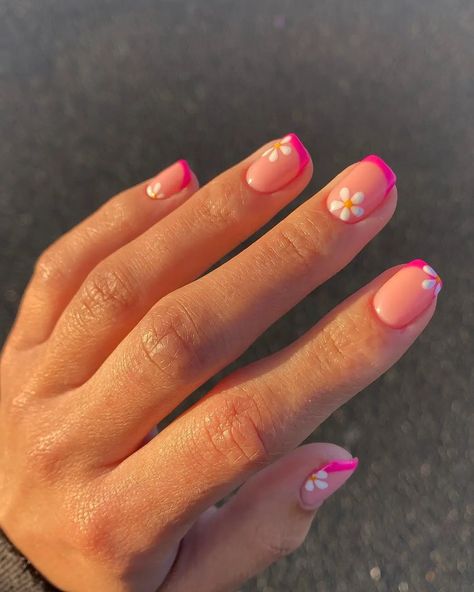 Cute Nail Square, Pastel Pink Gel Nails Short, Vacation Nails Short Round, French Tip Nails For School, Cute Nail Ideas For Short Nails Gel, Easy Nail Paint Ideas, Cute Almond Short Nails, Simple Square Short Nails, Nails Not Acrylic Or Gel