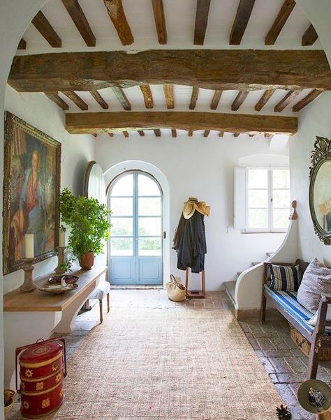 ITALIAN STYLE INTERIORS | 10 top ideas to steal from Italian homes Italian Style Interior, Italian Farmhouse Decor, Rustic Italian Home Decor, Rustic Italian Decor, Italian Style Home, Rustic Italian Home, Interior Design Blogs, Italian Farmhouse, Italian Interior