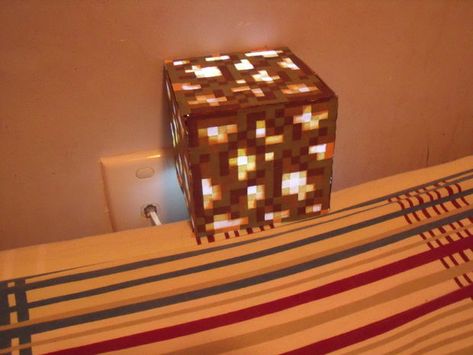 DIY Minecraft Glowstone Lamp #lighting #papercraft Minecraft Redstone Lamp Ideas, Minecraft Bedroom Ideas Real Life, Minecraft Bedroom Real Life, Minecraft Light Fixtures, Redstone Lamp Minecraft, Minecraft Wedding, Minecraft Redstone Lamp, Glowstone Lamp Minecraft, Minecraft Led Light