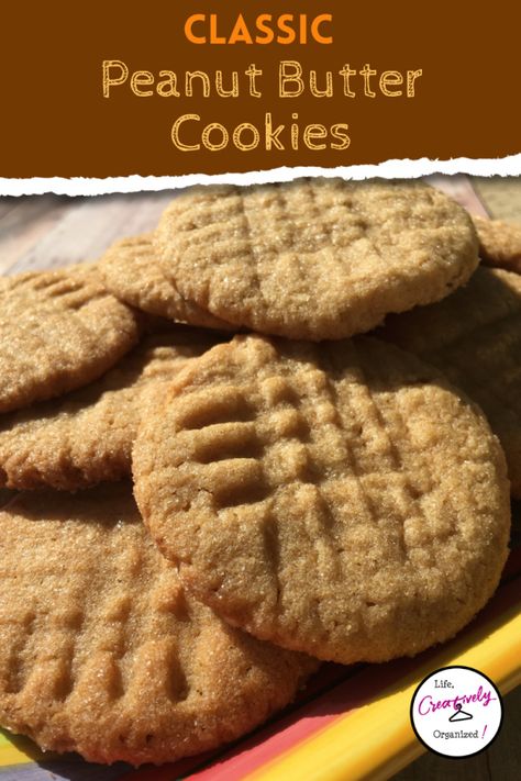 The best old fashioned peanut butter cookies - LIFE, CREATIVELY ORGANIZED Betty Crocker Peanut Butter Cookies, Old Fashioned Peanut Butter Cookies, Crispy Baked Chicken Wings Recipe, Mrs Fields Chocolate Chip Cookies, Amish Sugar Cookies, Homemade Peanut Butter Cookies, Chewy Gingerbread Cookies, Soft Peanut Butter Cookies, Best Peanut Butter Cookies