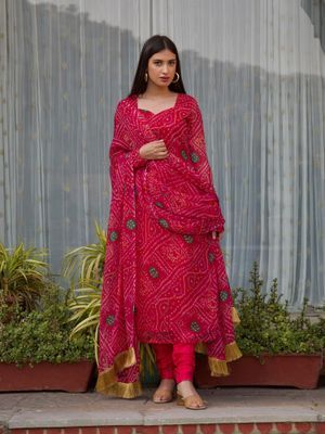 Chiffon Kurti Design, Bandhani Dress Pattern, Chiffon Kurti, Nykaa Fashion, Stylish Kurtis Design, Bandhani Dress, Anarkali Dress Pattern, Desi Fashion Casual, Cotton Kurti Designs