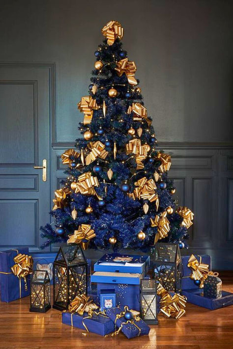 Black White And Gold Christmas Tree
#MonochromeMagic #GlamorousDecor #BlackWhiteGold #ChicChristmas #LuxuryDecor #TimelessElegance #GoldenTouches #HolidayInspiration #ClassyChristmas #ModernChristmas #HolidayHome #ChristmasMagic #Christmascoming #Holidays Black White And Gold Christmas, White And Gold Christmas, Blue Christmas Tree Decorations, Christmas Tree Decorating Themes, Dark Christmas, Blue Christmas Tree, Elegant Christmas Trees, Black White And Gold, Christmas Tree Decorations Diy