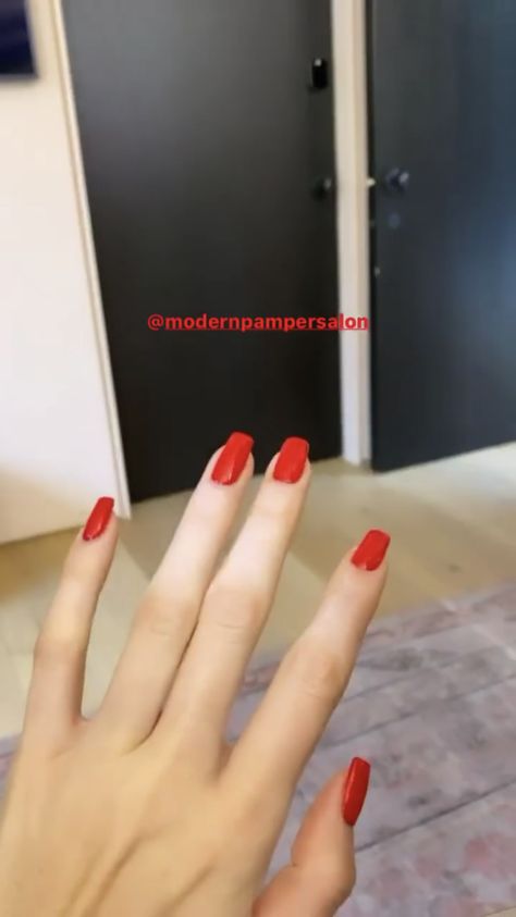 Kendall Jenner Red, Kendall Jenner Nails, Jenner Nails, Nails Manicures, Vip Nails, Infinity Nails, Short Square Nails, Popular Nail Designs, Square Nails