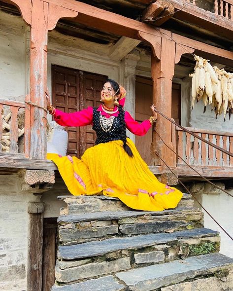 Gadwali Traditional Dress, Garhwali Traditional Dress, Pahadi Outfit, Uttrakhand Traditional Dress, Uttarakhand Women, Gopi Dress, Culture Dress, Uk Culture, Indian Culture