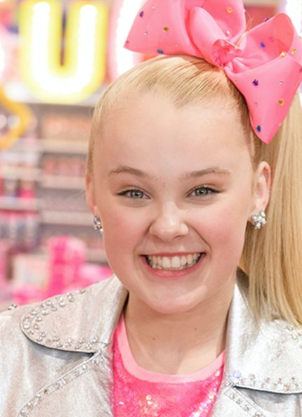 Jojo Siwa Hairstyles, Blonde With Dark, Jojo Siwa Bows, Song Images, Blonde With Dark Roots, Steal Her Style, Cute Hairstyle, Dark Roots, Willy Wonka