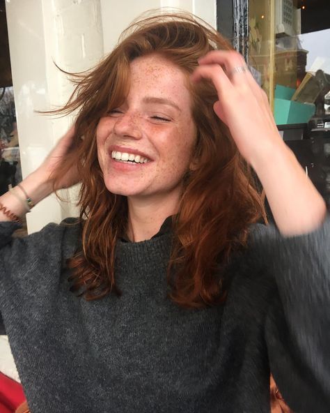 32k Followers, 374 Following, 605 Posts - See Instagram photos and videos from Luca (@lucahollestelle) Luca Hostelle, Luca Hollestelle, Women With Freckles, Superenge Jeans, Beautiful Freckles, Red Hair Woman, Ginger Girls, Ginny Weasley, Ginger Hair